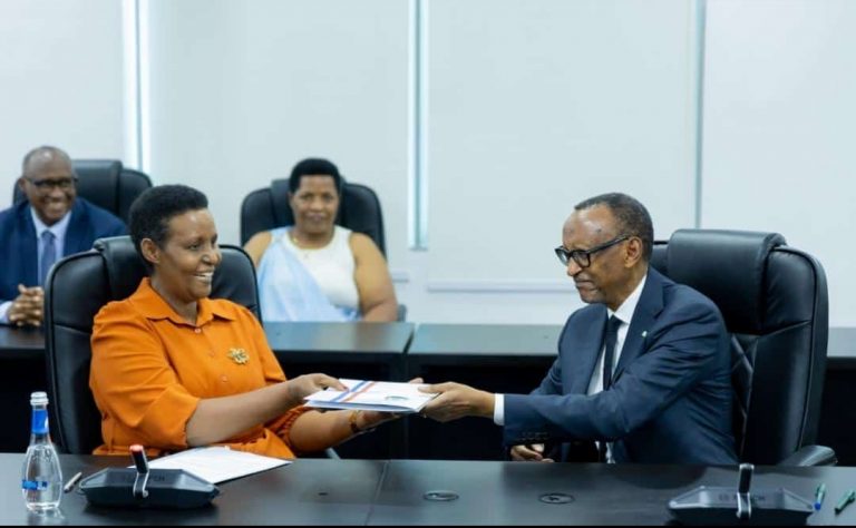 Paul Kagame yatanze kandidatire ku mwanya wa Perezida wa Repubulika